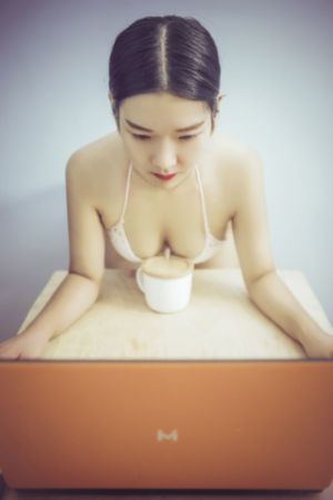 极品美女黑色丝袜裸体高清视频_剧情片免费在线观看