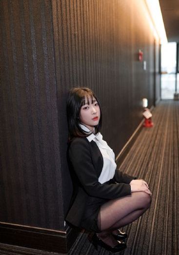 精品日产一卡2卡三卡4卡三在线_十万网红美女美酱
