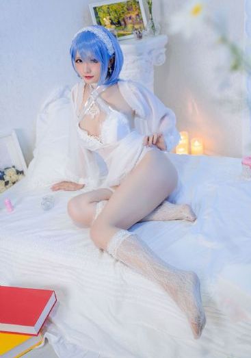 香港毛片久久_十万网红美女美酱